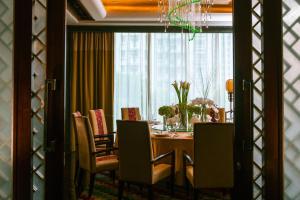 Posezení v ubytování Renaissance Shanghai Pudong Hotel