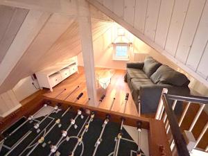 an overhead view of a living room with a couch at Pippi´s Ostseetraum in Sierksdorf