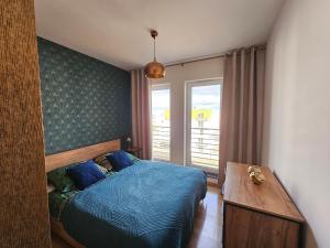 Postel nebo postele na pokoji v ubytování VIP Apartament-Marine