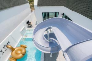 Bazén v ubytování Happy Time Pool Villa HuaHin nebo v jeho okolí