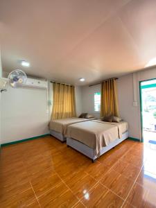 Postel nebo postele na pokoji v ubytování Patcharin Home Stay