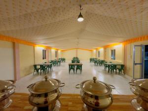 desert Galaxy Camp Jaisalmer餐厅或其他用餐的地方