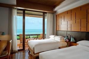 Ein Bett oder Betten in einem Zimmer der Unterkunft Renaissance Koh Samui Resort & Spa