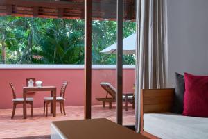 Ein Balkon oder eine Terrasse in der Unterkunft Renaissance Koh Samui Resort & Spa