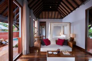 Ein Sitzbereich in der Unterkunft Renaissance Koh Samui Resort & Spa