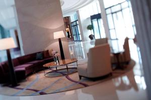 Posezení v ubytování Renaissance Tianjin Lakeview Hotel