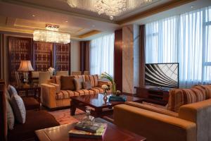 Posezení v ubytování Renaissance Tianjin Lakeview Hotel