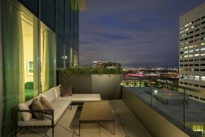 Posezení v ubytování The Laura Hotel, Houston Downtown, Autograph Collection