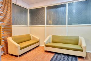 Posezení v ubytování Hotel O Aru Sai