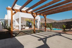 a view of a villa with a swimming pool at Villa Amaranta in Yaiza