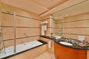 Koupelna v ubytování The Ritz-Carlton, Riyadh