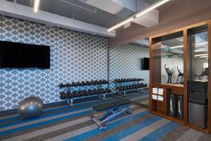 Fitness centrum a/nebo fitness zařízení v ubytování Aloft Waco Downtown