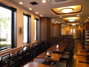 Reštaurácia alebo iné gastronomické zariadenie v ubytovaní Hotel Route-Inn Hirosaki Ekimae