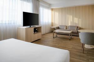 TV a/nebo společenská místnost v ubytování AC Hotel by Marriott Pisa