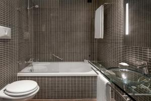 Koupelna v ubytování AC Hotel by Marriott Pisa