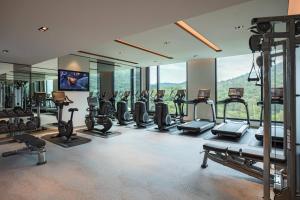 Fitness centrum a/nebo fitness zařízení v ubytování Renaissance Taipei Shihlin Hotel