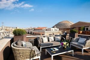 Posezení v ubytování The Pantheon Iconic Rome Hotel, Autograph Collection