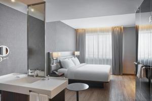 AC Hotel by Marriott Saltillo客房内的一张或多张床位