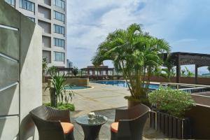 Bazén v ubytování Renaissance Johor Bahru Hotel nebo v jeho okolí