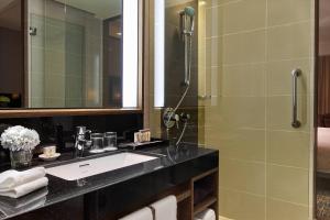 Koupelna v ubytování Renaissance Johor Bahru Hotel