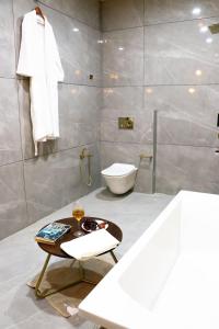 Koupelna v ubytování Saser Resort & Wellness