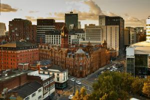 Ein allgemeiner Blick auf Manchester oder ein Stadtblick von des Hotels aus