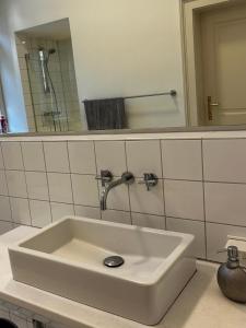 Quadrate Hostel Mannheim Z5 Denkmalschutz的一间浴室
