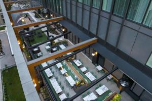 Um restaurante ou outro lugar para comer em HONEYROSE Hotel, Montreal, a Tribute Portfolio Hotel