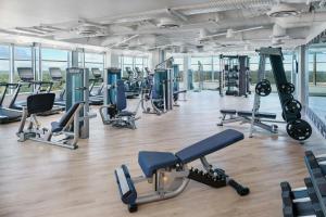 Fitness centrum a/nebo fitness zařízení v ubytování AC Hotel by Marriott Bethesda Downtown
