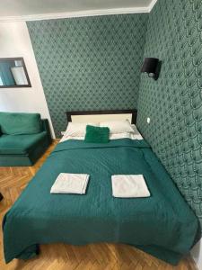 Łóżko lub łóżka w pokoju w obiekcie UnitApartament Warszawa Centrum Room in Apartment by Metro Rondo ONZ Super wygodne noclegi zapraszamy