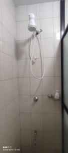 Ένα μπάνιο στο Sunny studio chic comfort near UN