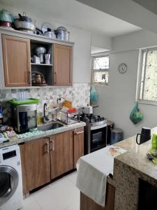 a kitchen with a sink and a stove at Apto Pedreira para círio e cop30 in Belém