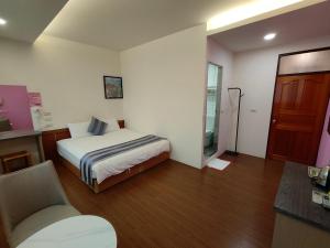 Uma cama ou camas num quarto em Xitou Tianpin Homestay