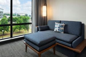 Posezení v ubytování Courtyard by Marriott St Paul Downtown