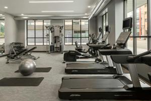 Fitness centrum a/nebo fitness zařízení v ubytování Courtyard by Marriott St Paul Downtown