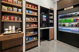 Supermarket nebo jiné obchody v  hotelu nebo okolí