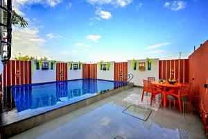 Bazén v ubytování ll EMPYREAN STAY ll AIRAWAT VILLA ll 2BHK ll AC ll PRIVATE POOL ll WIFI ll nebo v jeho okolí