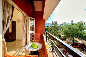 Balkón nebo terasa v ubytování ll EMPYREAN STAY ll AIRAWAT VILLA ll 2BHK ll AC ll PRIVATE POOL ll WIFI ll