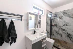 Koupelna v ubytování Ruby 111 + 6 fotografií