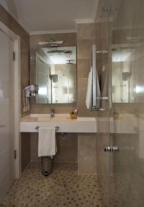Koupelna v ubytování Le Marde Hotel