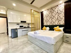 Kuchyň nebo kuchyňský kout v ubytování Street Studio by Lime Tree Hotel Sector 51 Gurgaon