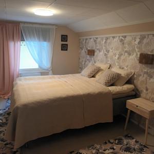 a bedroom with a large bed and a window at Askaistentie 29 in Turku