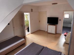 Μια τηλεόραση ή/και κέντρο ψυχαγωγίας στο Veronika Lux Apartman