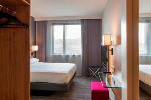 Moxy Milan Linate Airport客房内的一张或多张床位