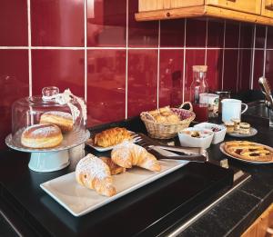 a counter with pastries and breads on a table at B&B Profumi nel bosco in Carano