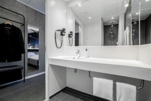 Phòng tắm tại Four Points Flex by Sheraton Aalborg