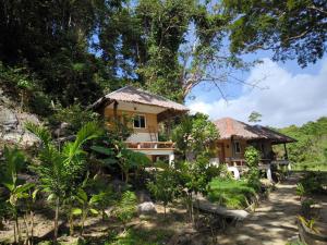a house in the middle of a forest at Dive Sibaltan in Sibaltan