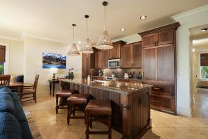 Η κουζίνα ή μικρή κουζίνα στο Villas At Poipu Kai B111