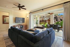 Μια τηλεόραση ή/και κέντρο ψυχαγωγίας στο Villas At Poipu Kai B111