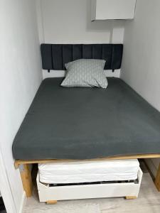 Ένα ή περισσότερα κρεβάτια σε δωμάτιο στο Luxurious one-room apartment